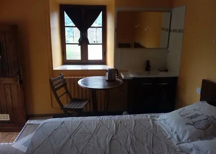 Chez Claire בית הארחה